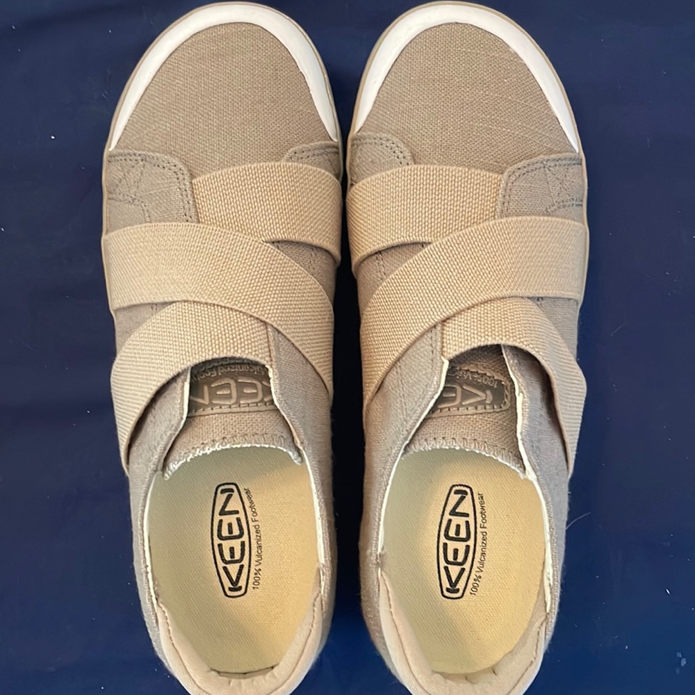Keen 9.5 athletic shoe
